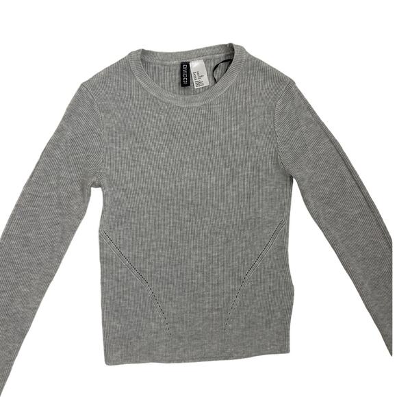 Divided by H&M Ribbed Gray Cropped Preppy Basics Capsule Sweater Size Women's XS - Picture 2 of 2